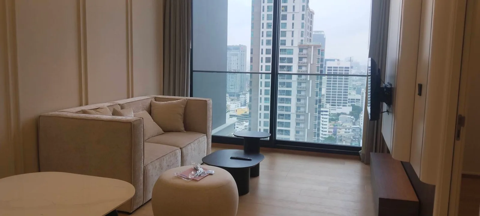 Anil Sathorn 12 — photo 1