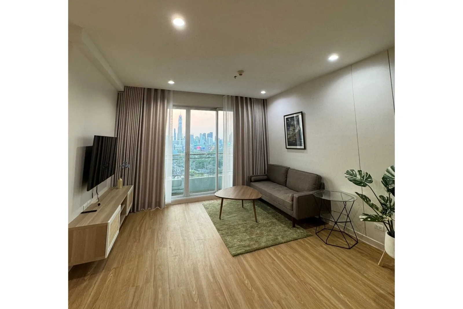 Circle Condominium — photo 1