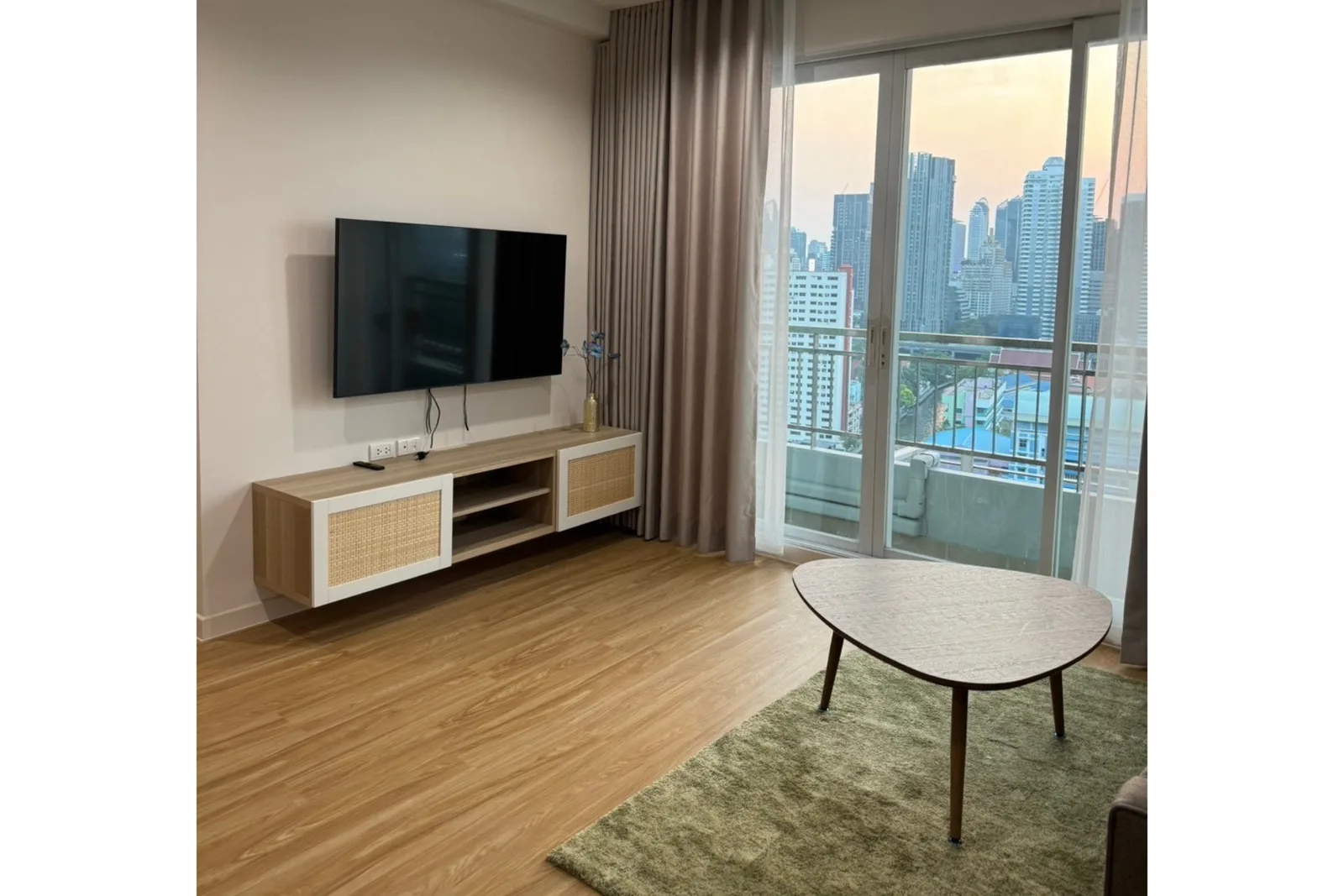 Circle Condominium — photo 2