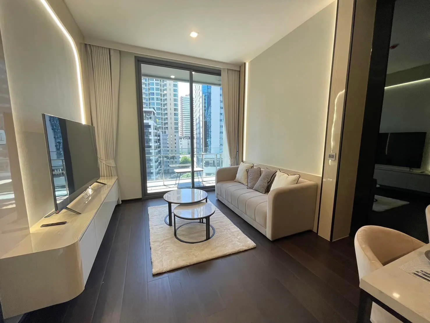 Laviq Sukhumvit 57 — photo 1