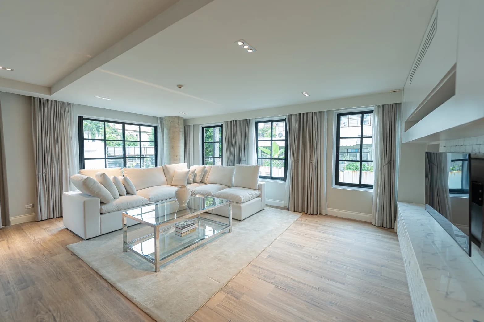 Penthouse Condominium — photo 3