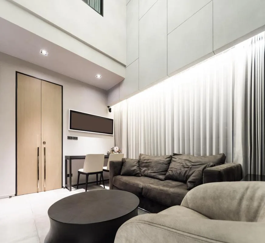 Teal Sathorn-taksin — photo 1
