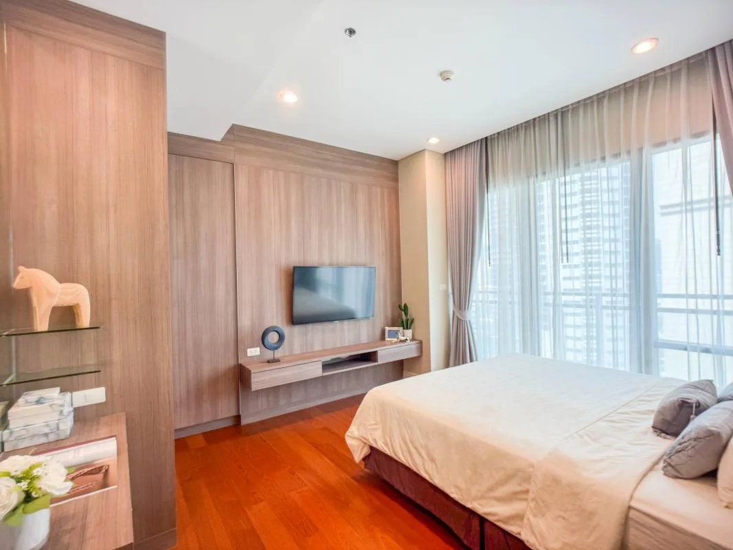 Bright Sukhumvit 24 — photo 12