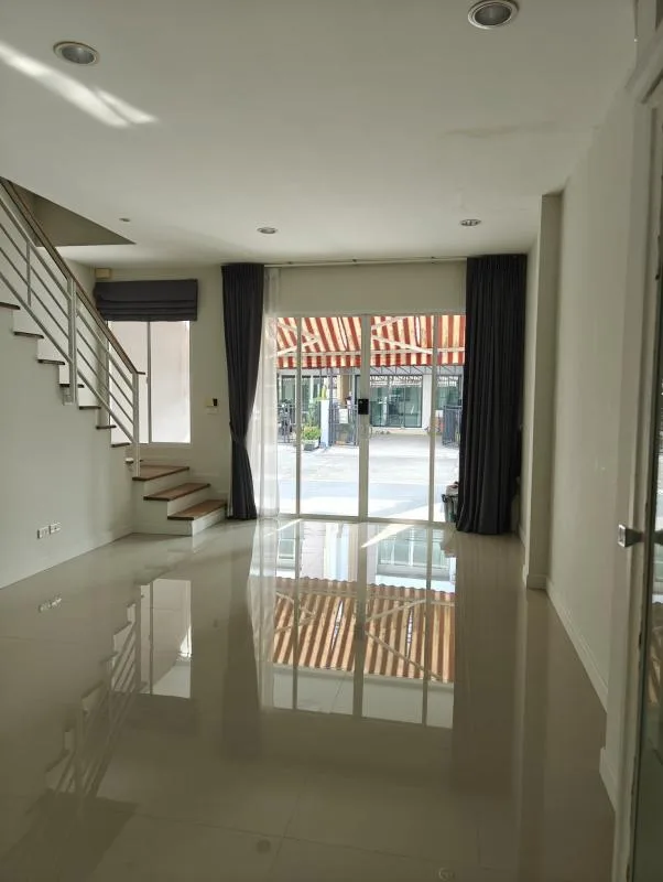 Baan Klang Muang Ladprao 71 — photo 2