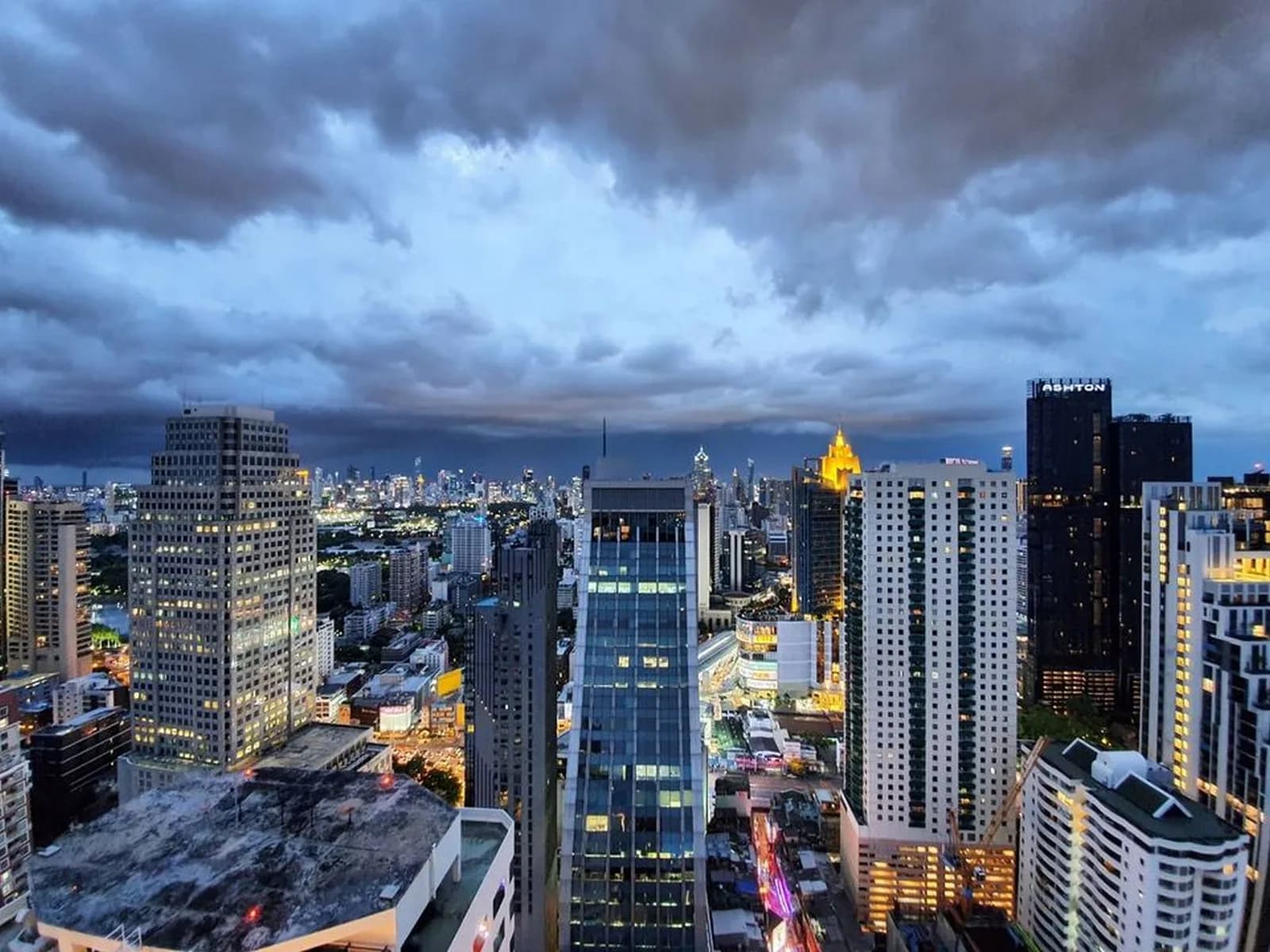 Edge Sukhumvit 23 — photo 11