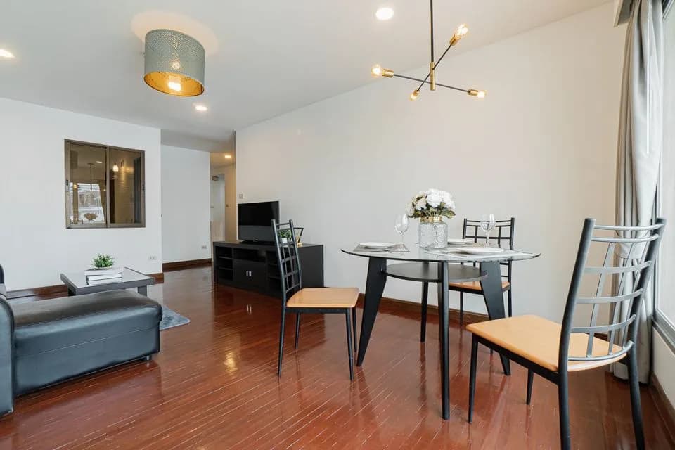 Navin Court — photo 9
