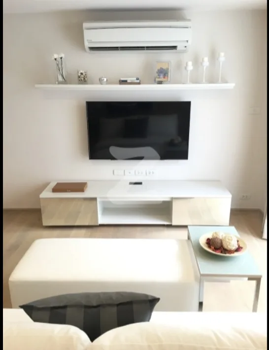 LIV@49 — photo 4
