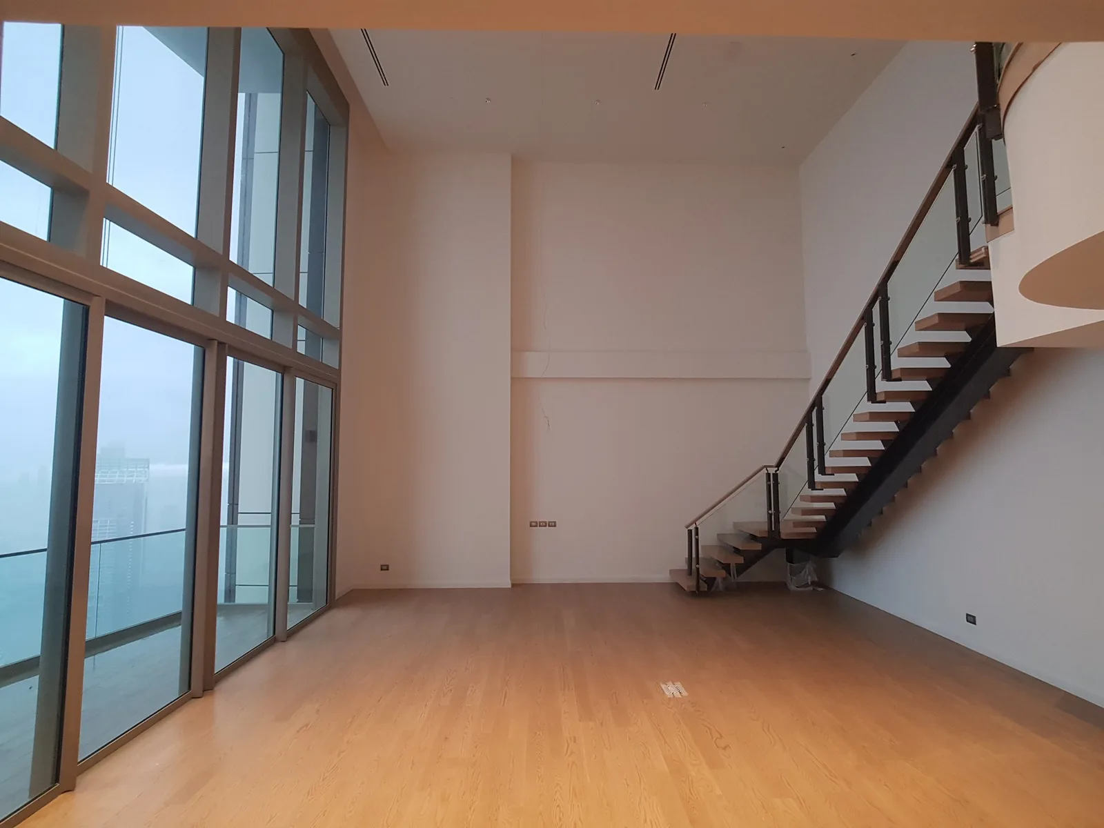 Magnolias Waterfront Residences — photo 2