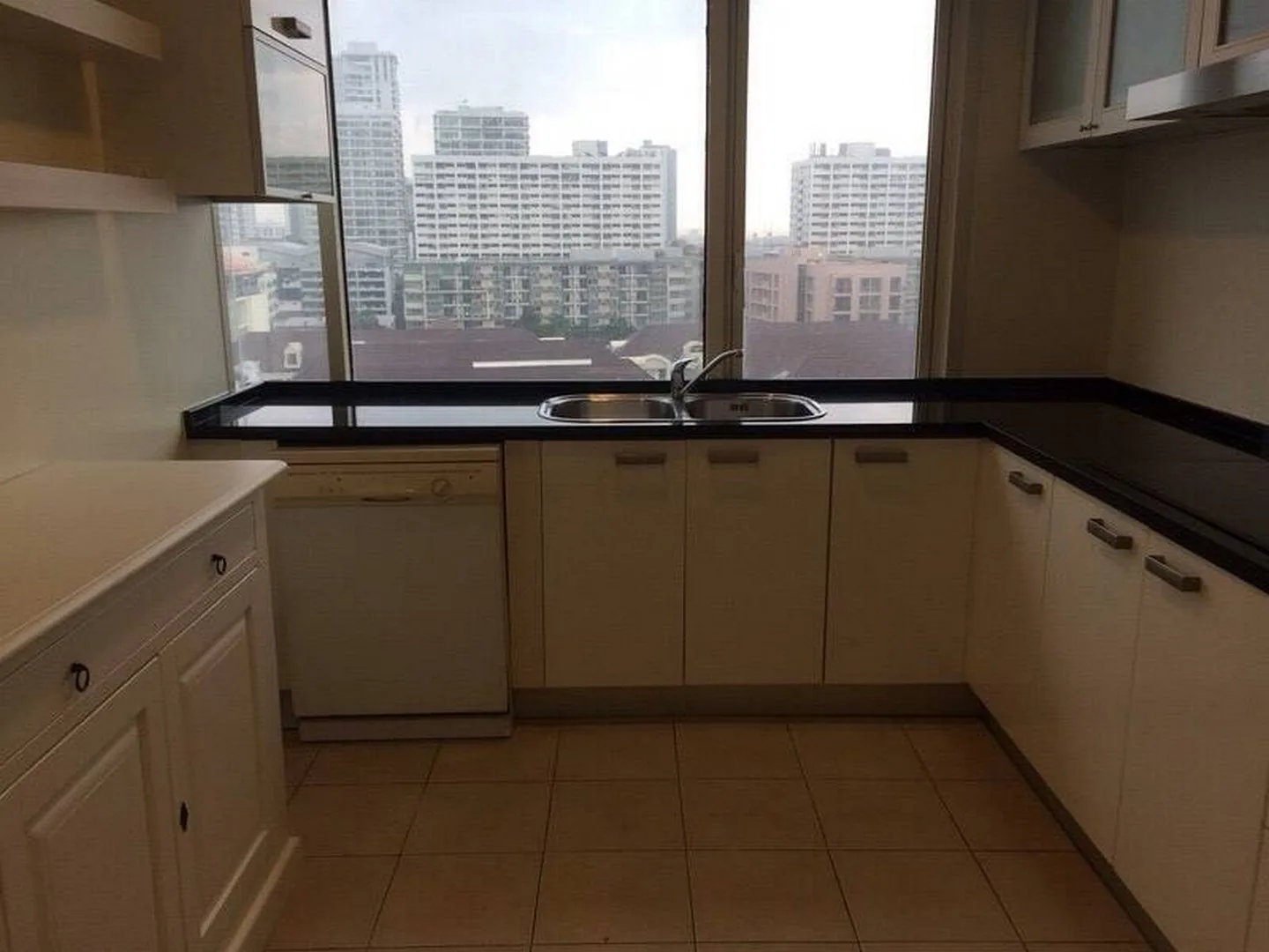 Hampton Thonglor 10 — photo 13
