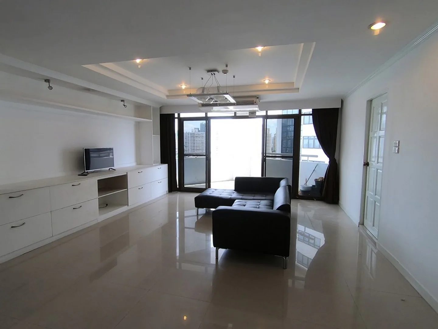 The Waterford Park Sukhumvit 53 — photo 1