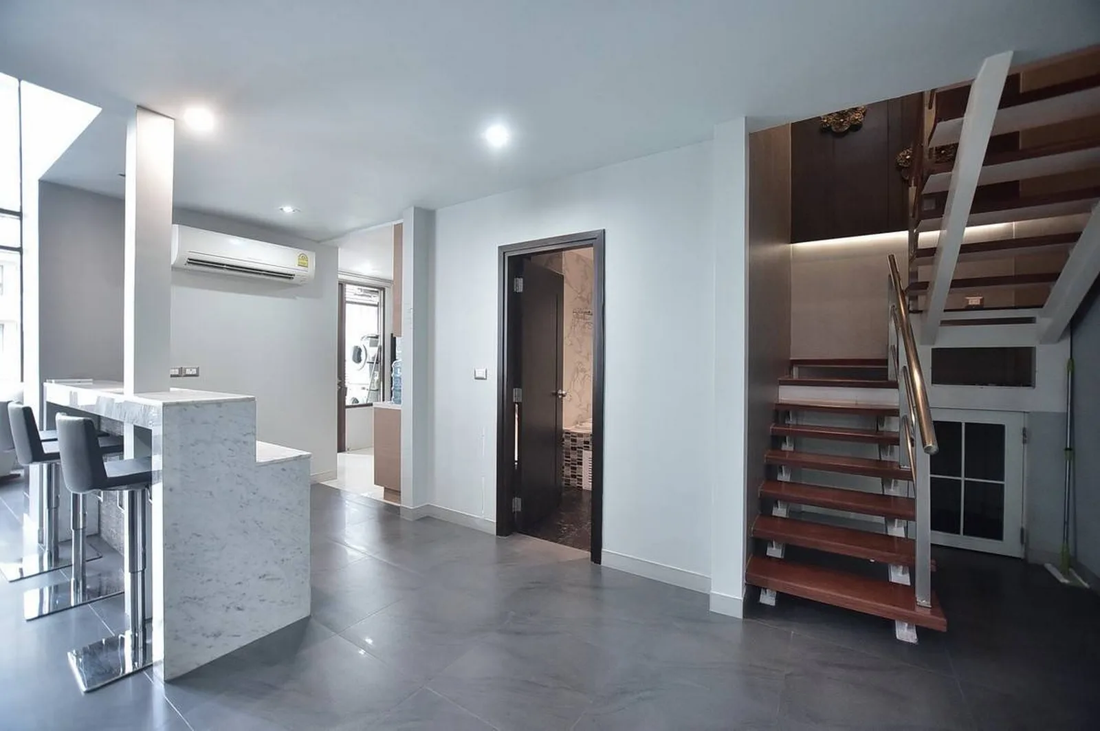 The Emporio Place — photo 2