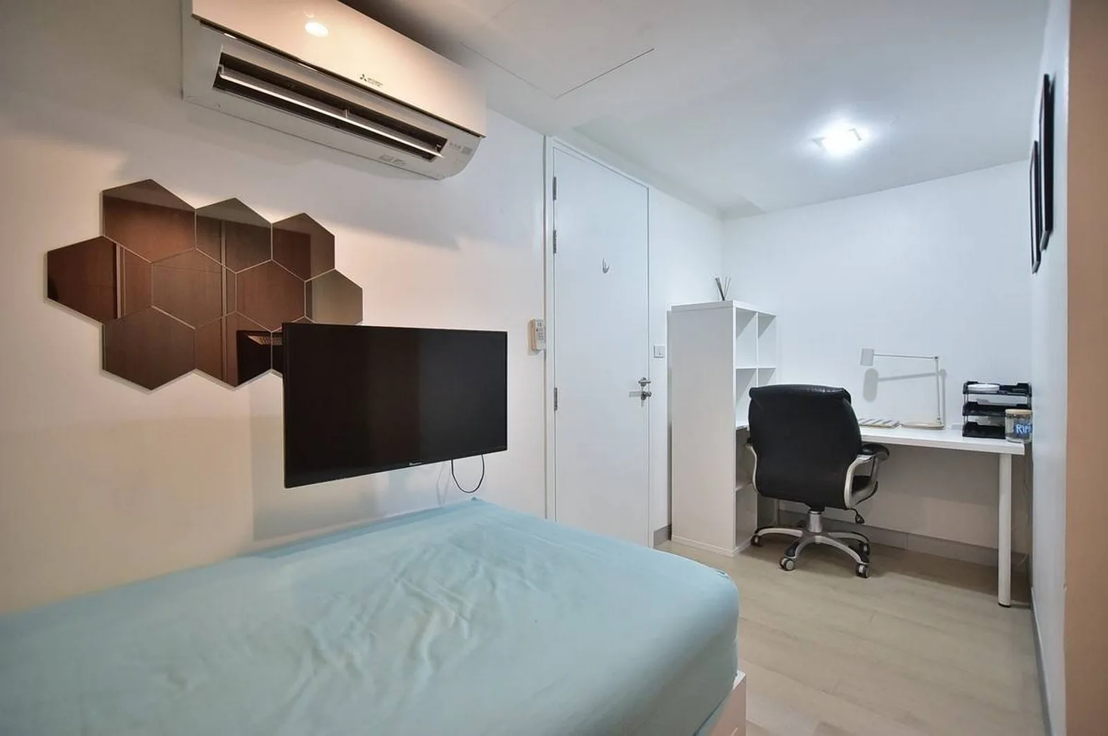 The Emporio Place — photo 9