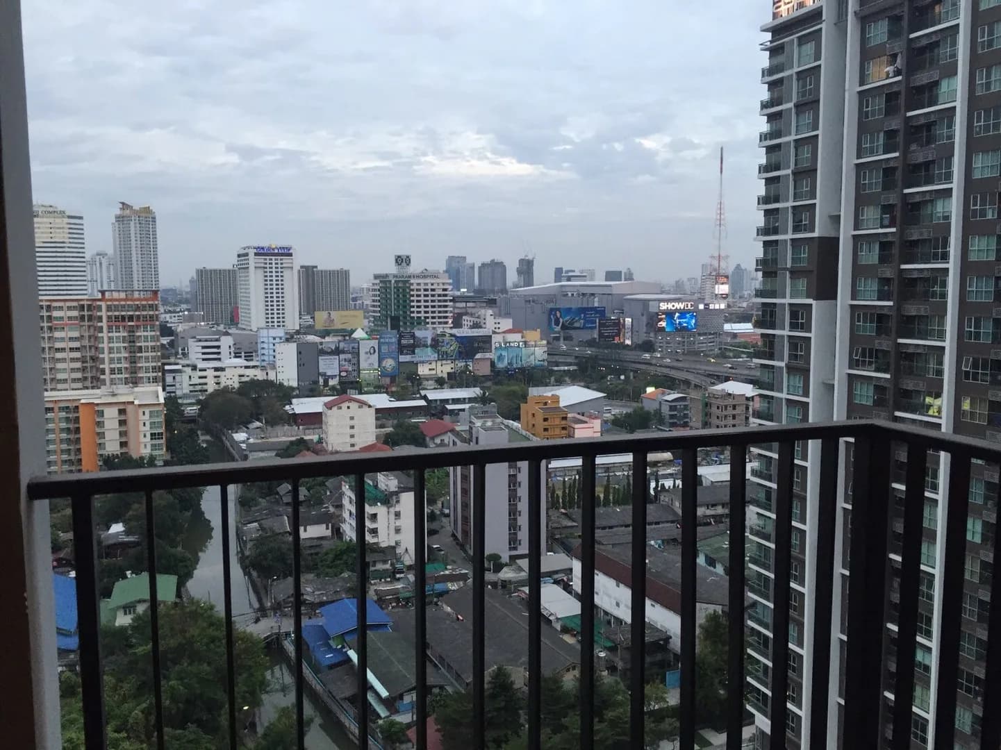 Condolette Midst Rama 9 — photo 8