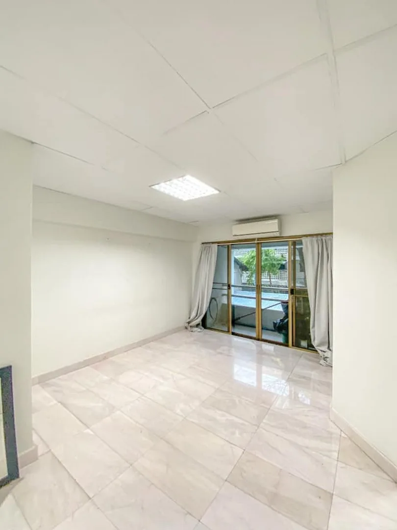 Thonglor Tower — photo 1