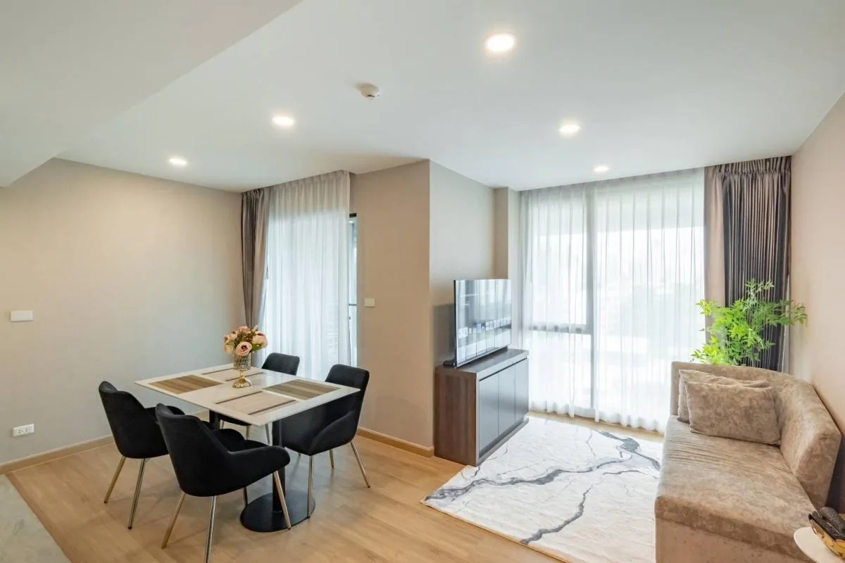 Lloyd Soonvijai-thonglor — photo 2