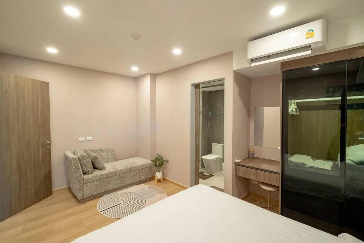 Lloyd Soonvijai-thonglor — photo 11
