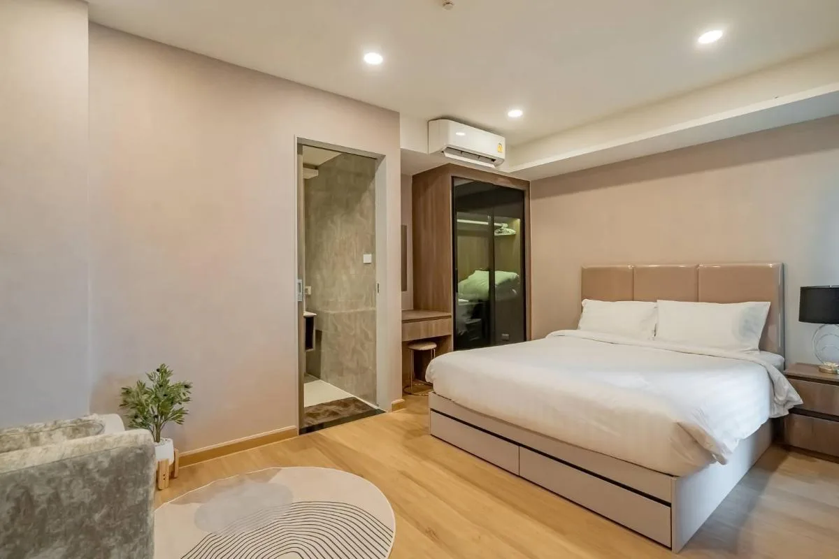 Lloyd Soonvijai-thonglor — photo 8