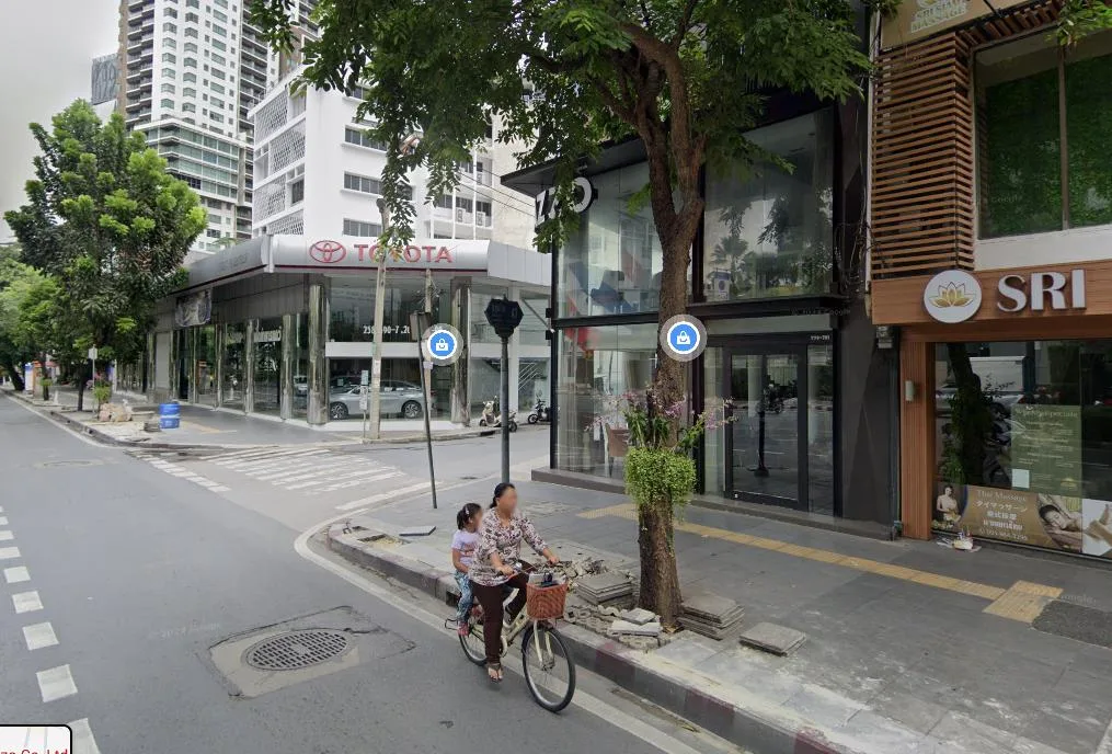 Commercial Building Sukhumvit 43 — photo 3