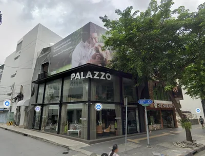 Commercial Building Sukhumvit 43