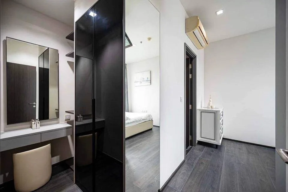 Edge Sukhumvit 23 — photo 10