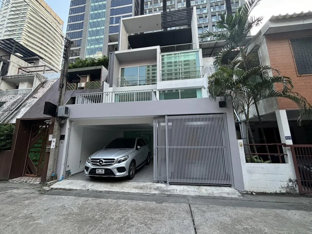 Office 43/6 Soi Suk 11 — photo 1