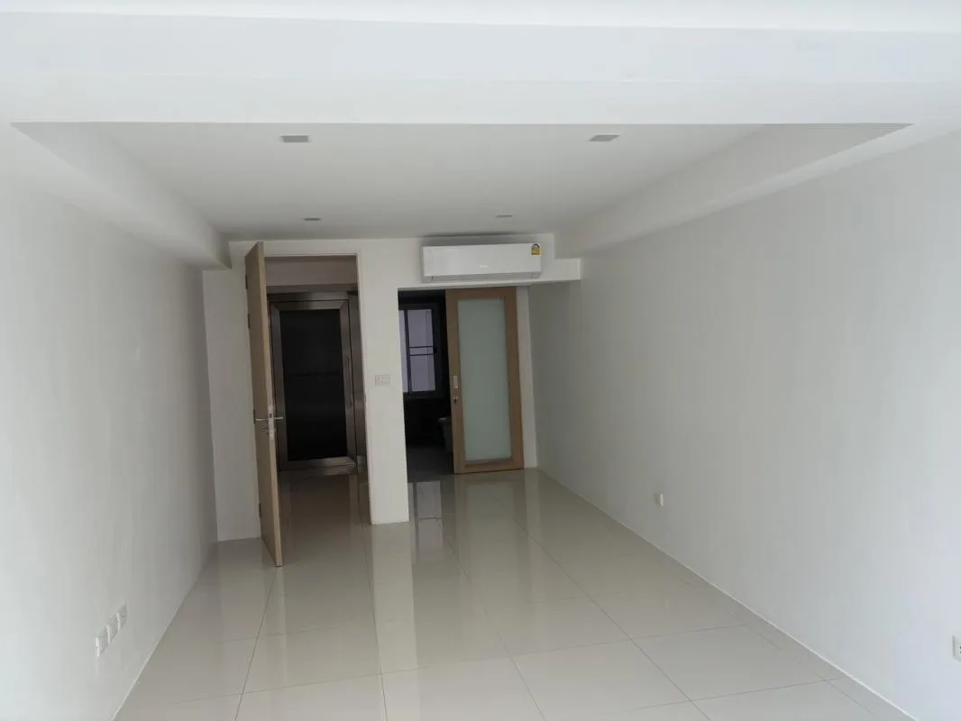 Office 43/6 Soi Suk 11 — photo 13