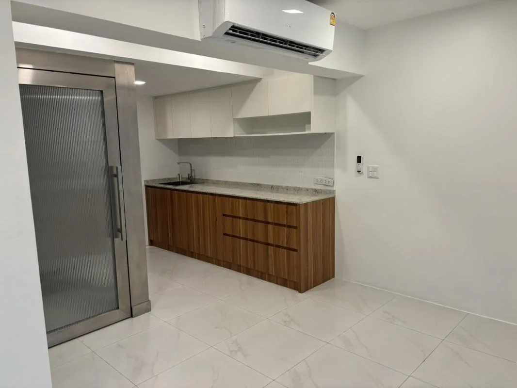 Office 43/6 Soi Suk 11 — photo 3
