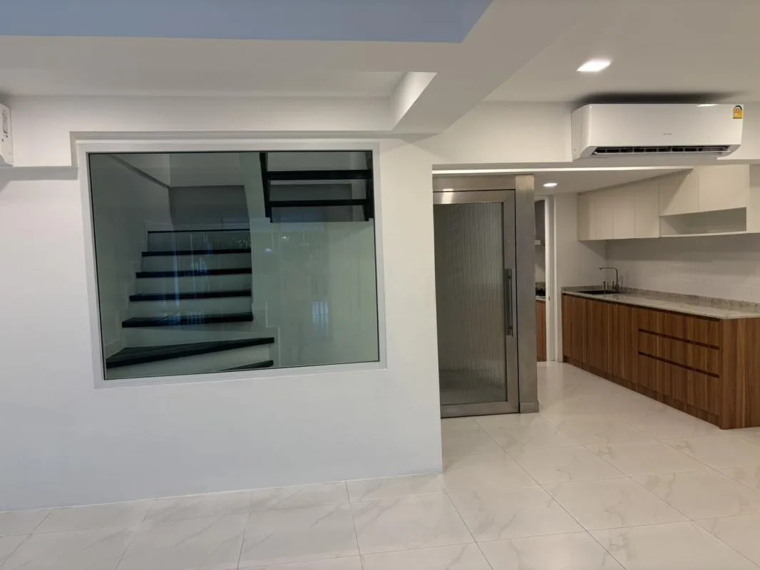 Office 43/6 Soi Suk 11 — photo 4
