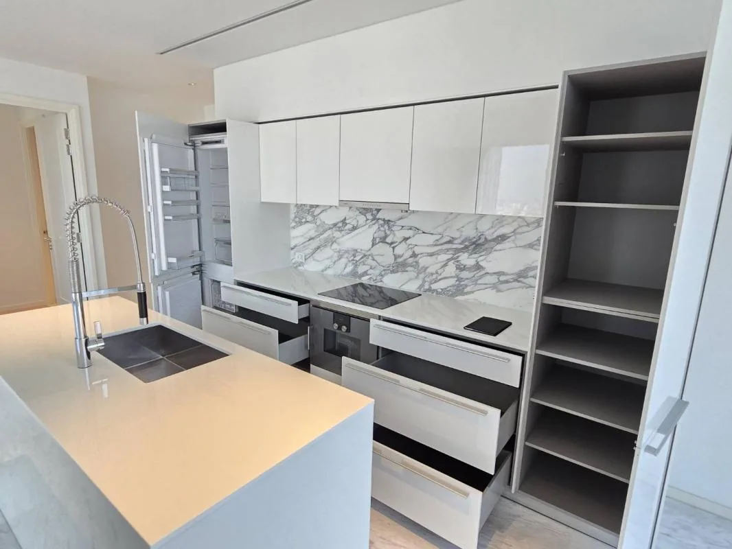 Four Seasons Private Residences — photo 9