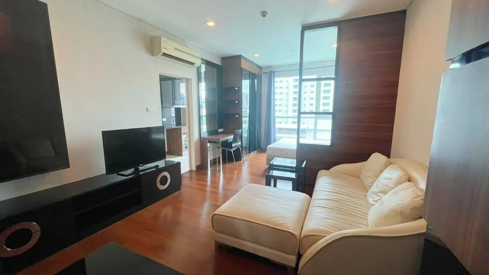 Ivy Thonglor — photo 2