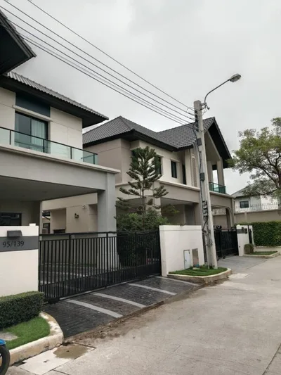 Bangkok Boulevard Srinakarin-bangna