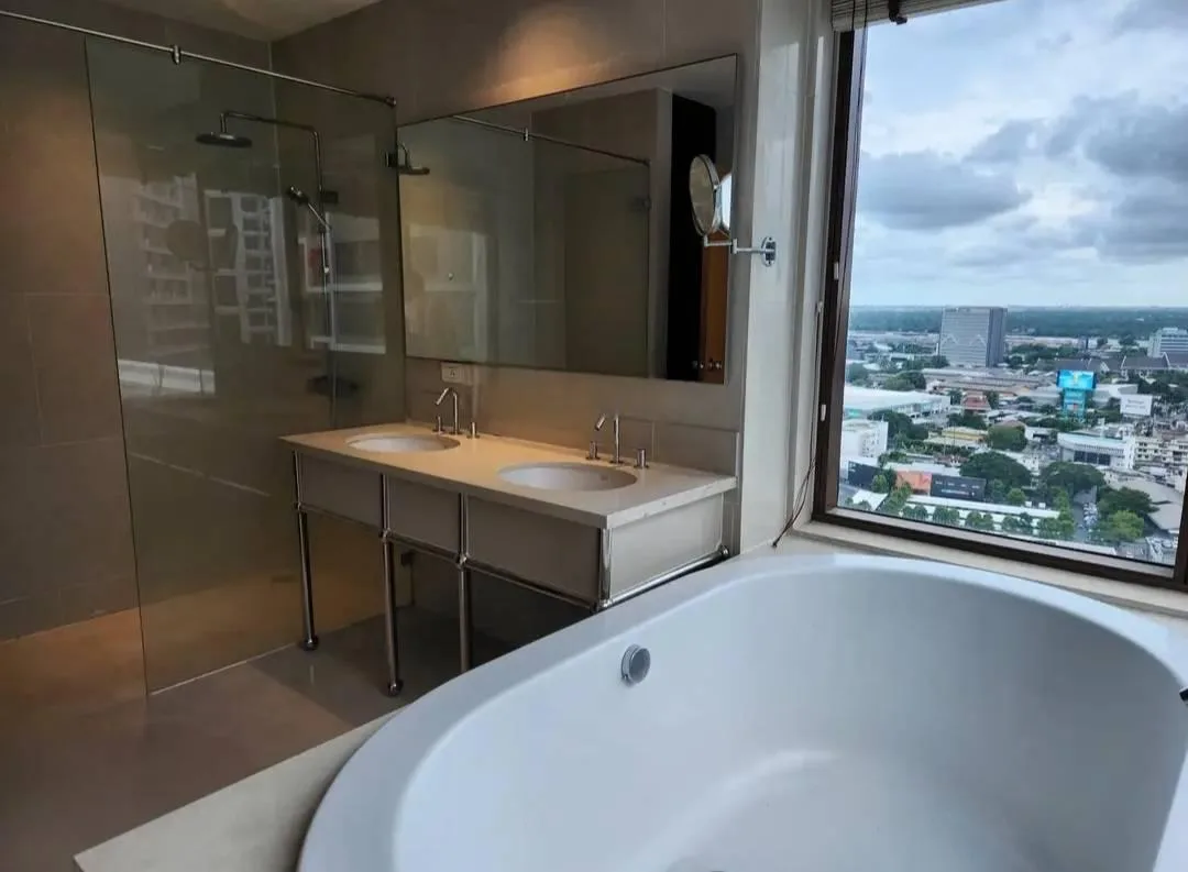 The Emporio Place — photo 13