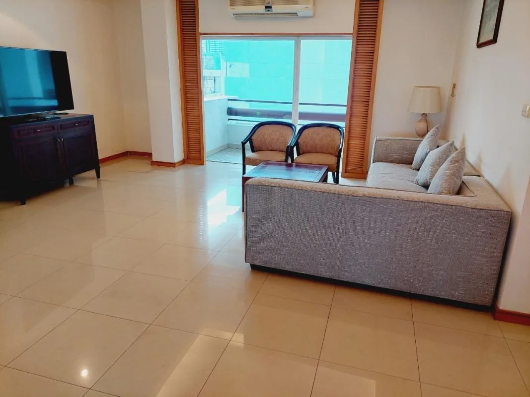 Esmeralda Apartments — photo 4
