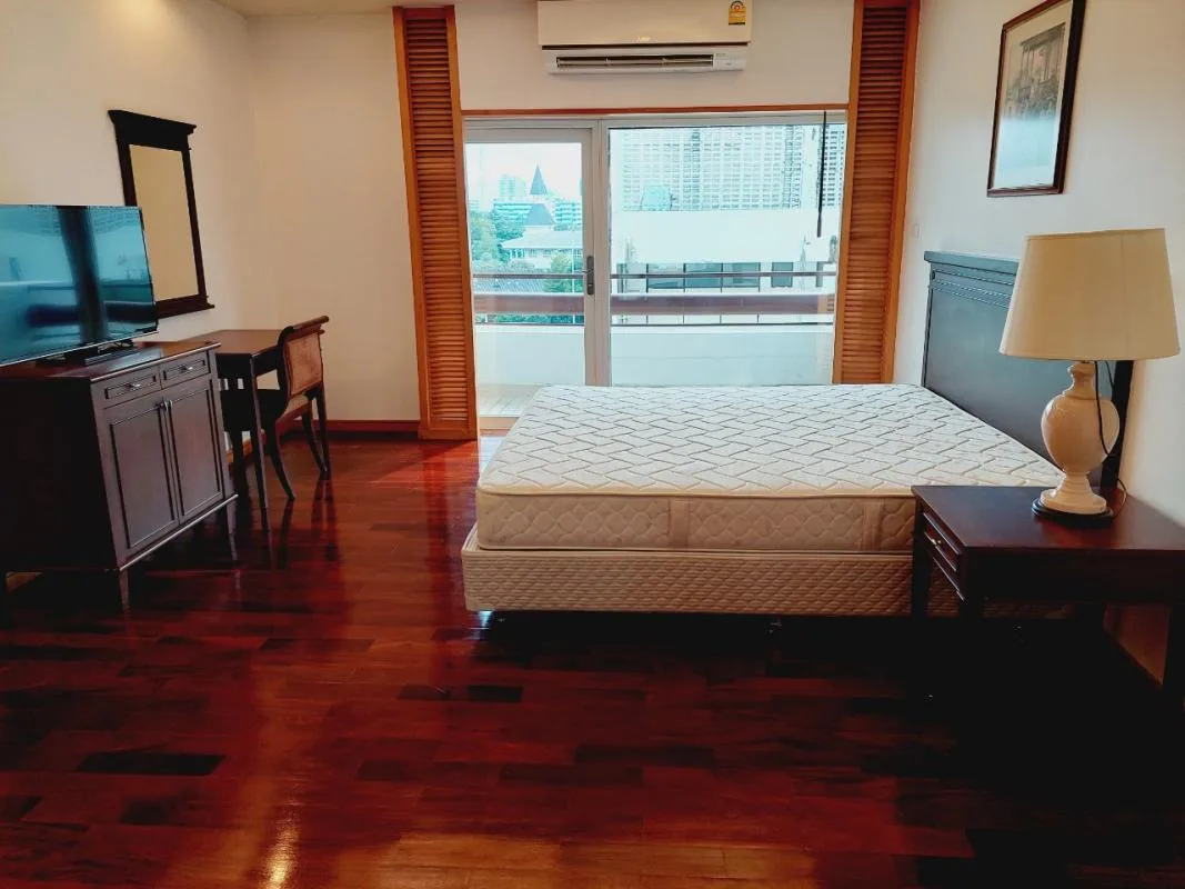 Esmeralda Apartments — photo 10