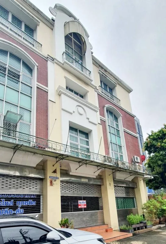 Office Charoen Rat 7 — photo 9