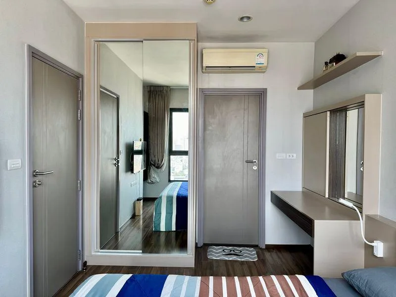 Teal Sathorn-taksin — photo 8