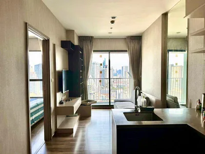 Teal Sathorn-taksin