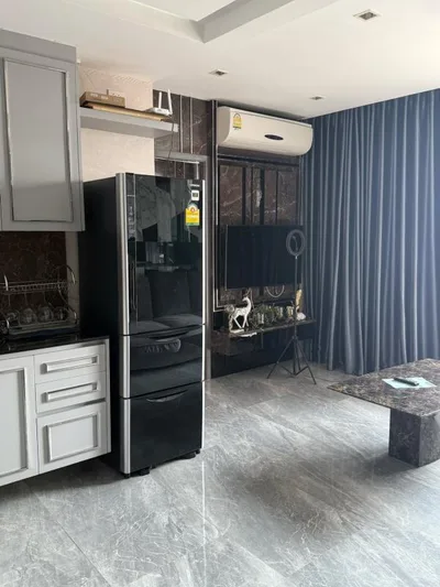 Quinn Condo Ratchada