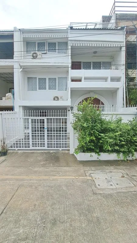 Townhouse Soi Prasoet Di — photo 3