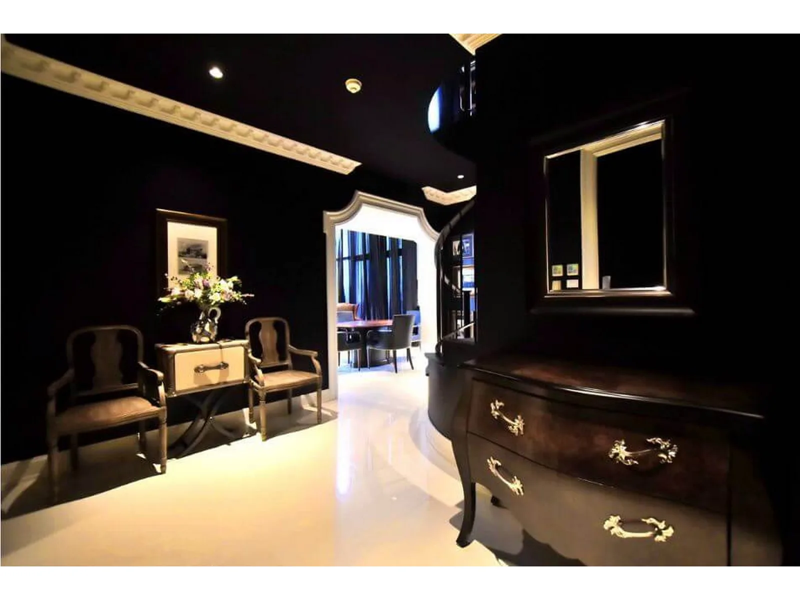 The Emporio Place — photo 3