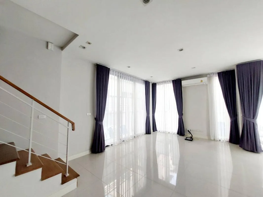 Baan Klang Muang Classe Ekkamai-ramintra — photo 2