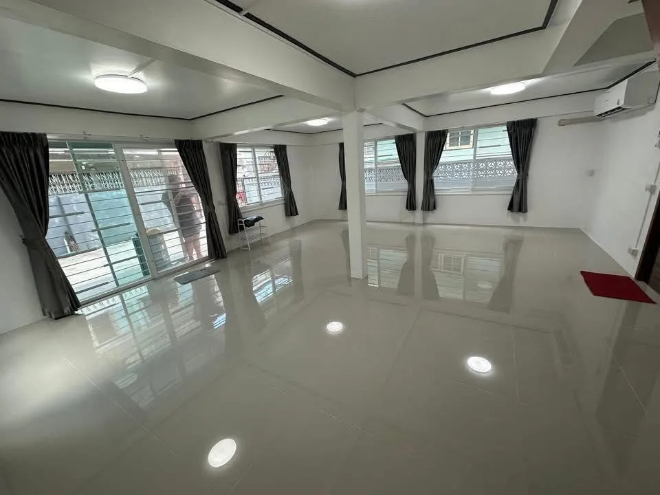 Single Home Soi Chaturathit 2 — photo 2