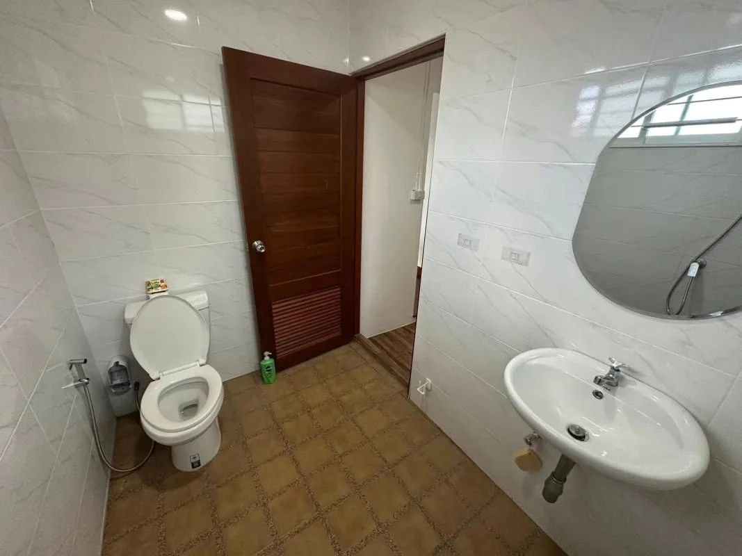Single Home Soi Chaturathit 2 — photo 8