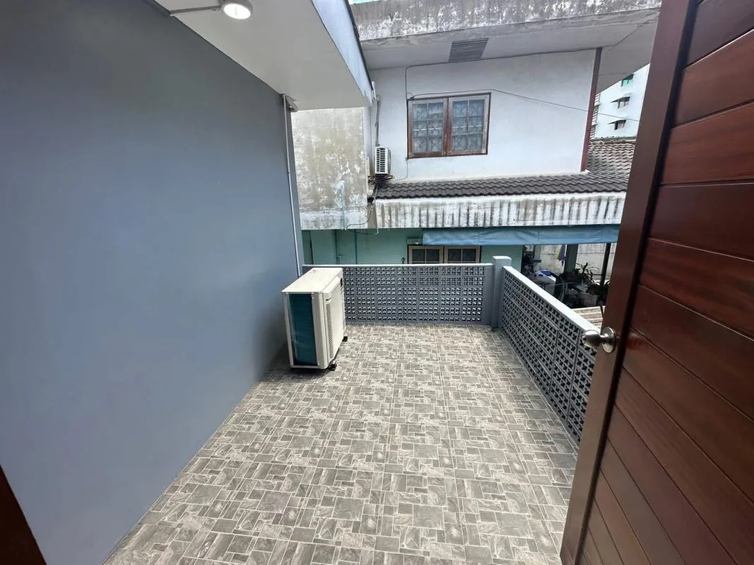 Single Home Soi Chaturathit 2 — photo 10