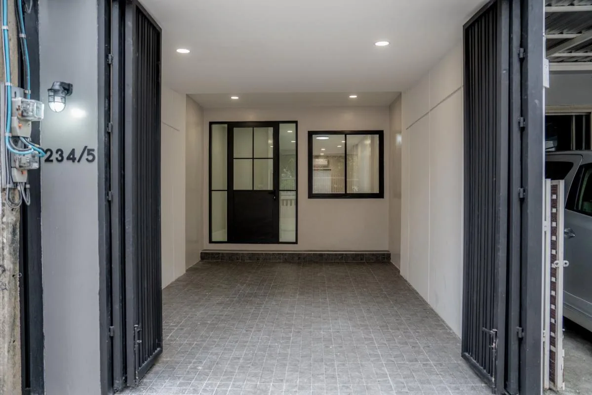 Townhouse Soi Chaiyaphruek — photo 2