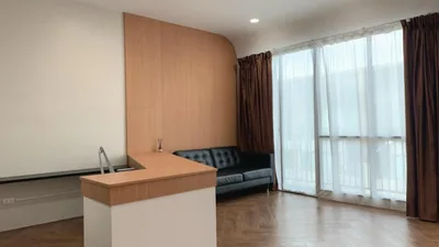 Baan Klang Muang Lat Phrao-seri Thai