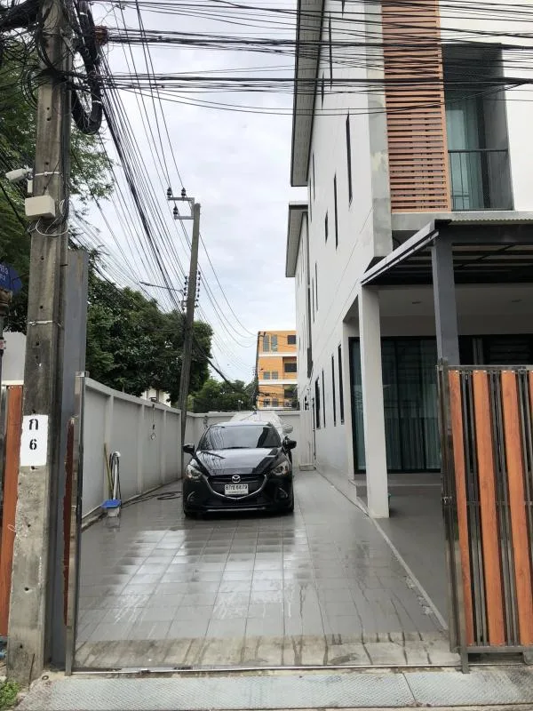 Townhouse 31 Punnawithi 33 Alley — photo 2