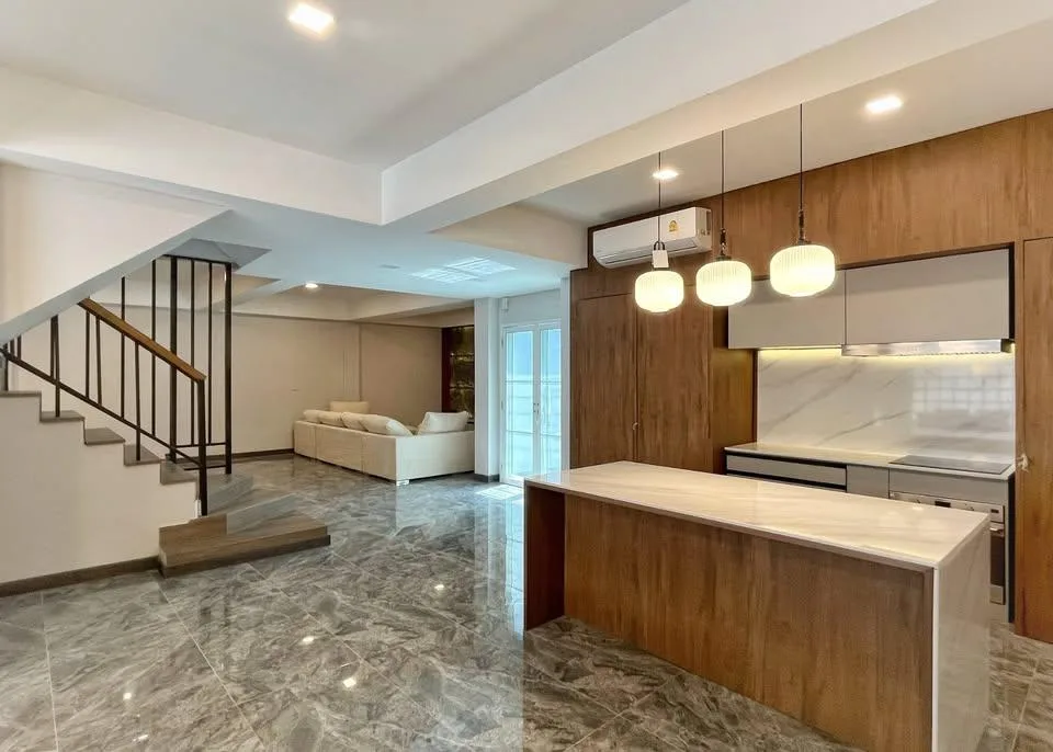 White Mansion — photo 3