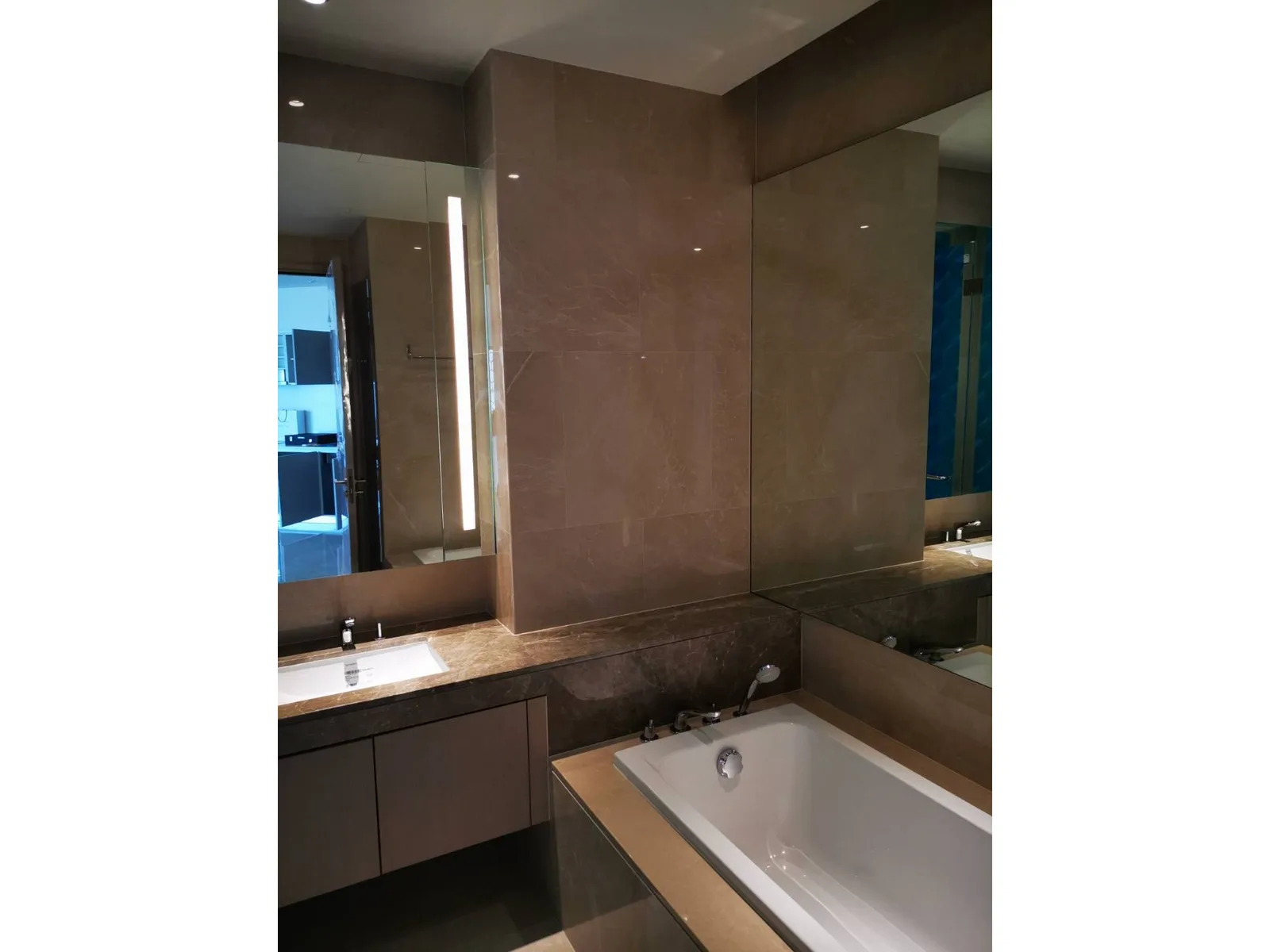 Magnolias Waterfront Residences — photo 3