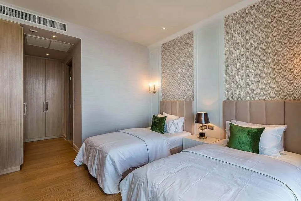 Magnolias Waterfront Residences — photo 3